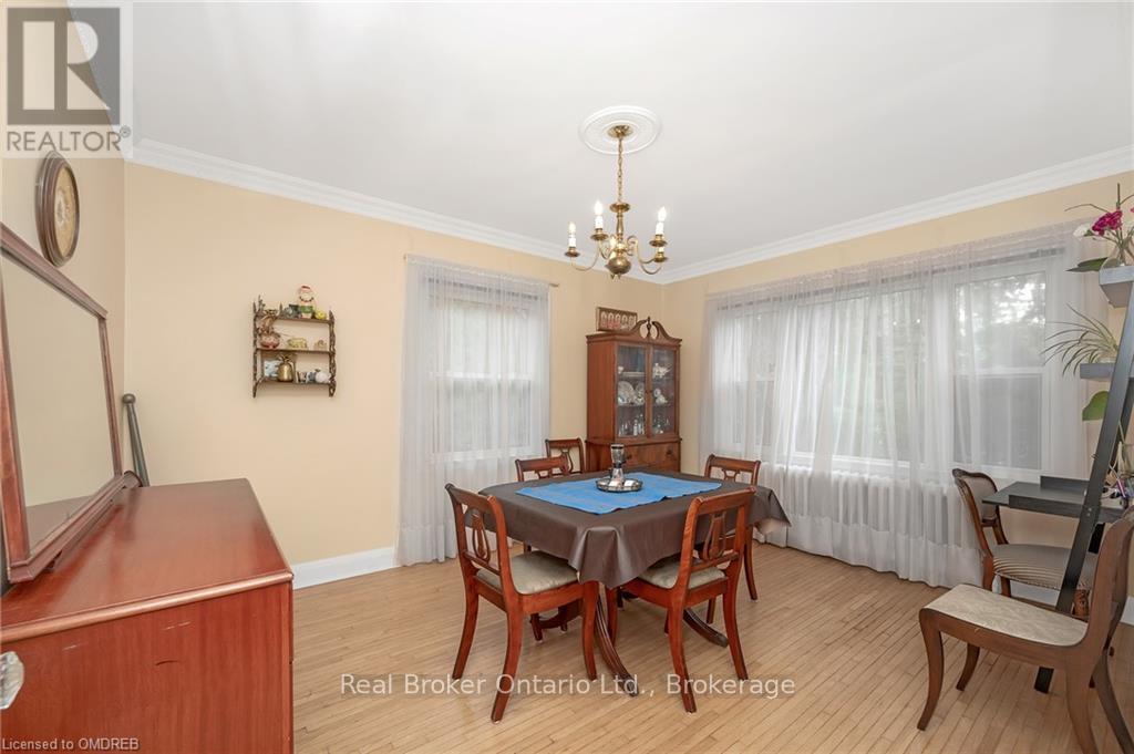 Photo 9 of 2317 Lakeshore Road, Burlington ON