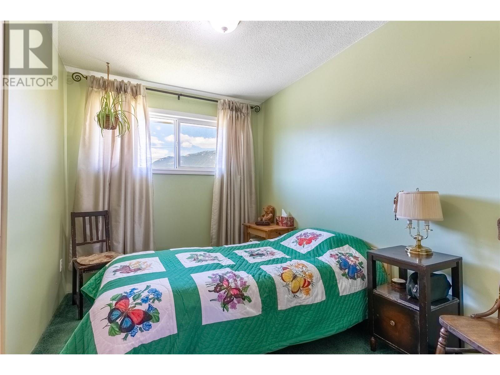 408 FIR Avenue, Clinton