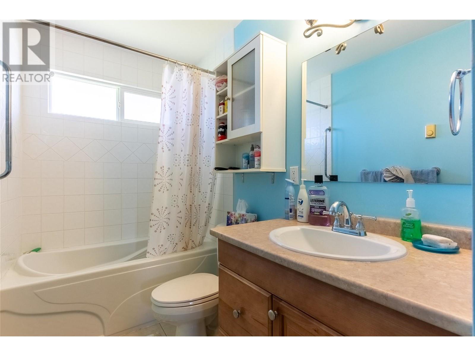 408 FIR Avenue, Clinton