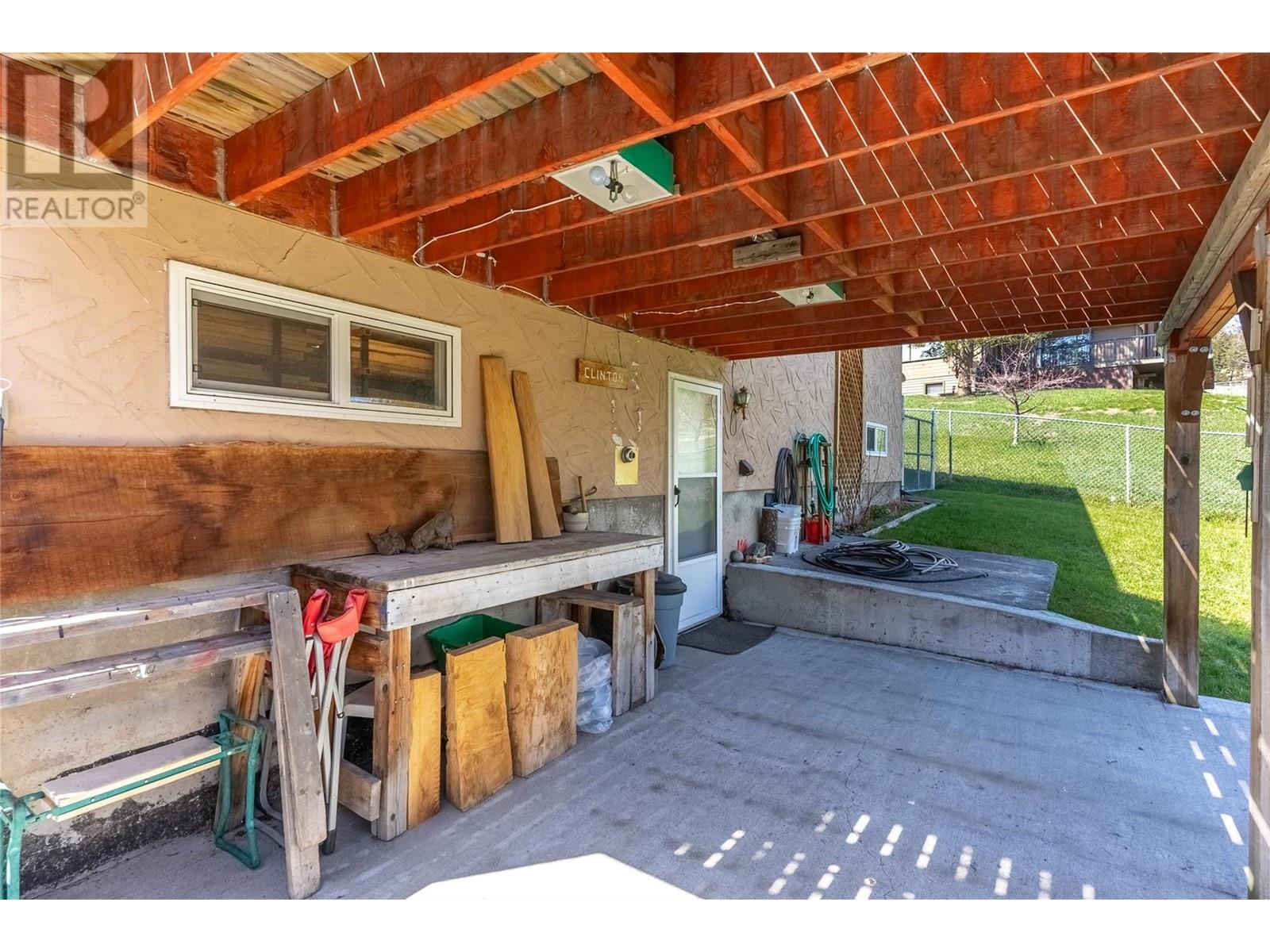 408 FIR Avenue, Clinton