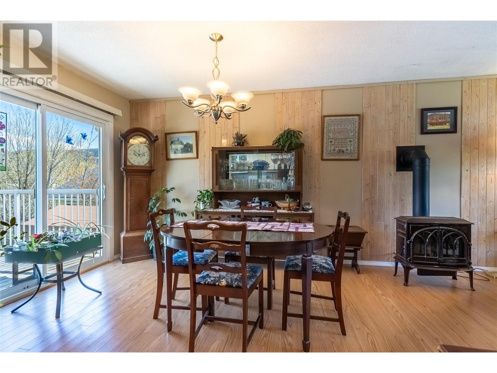 408 FIR Avenue, Clinton