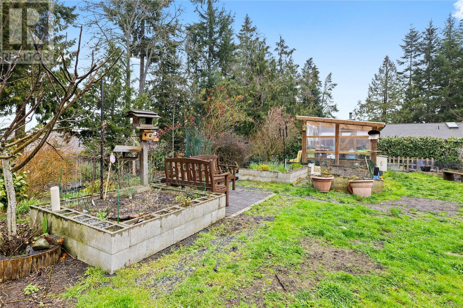 141 Butler Ave, Parksville