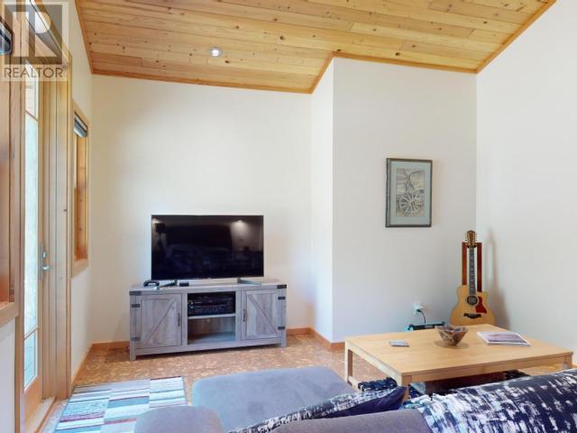 8116 EMMONDS ROAD, Powell River