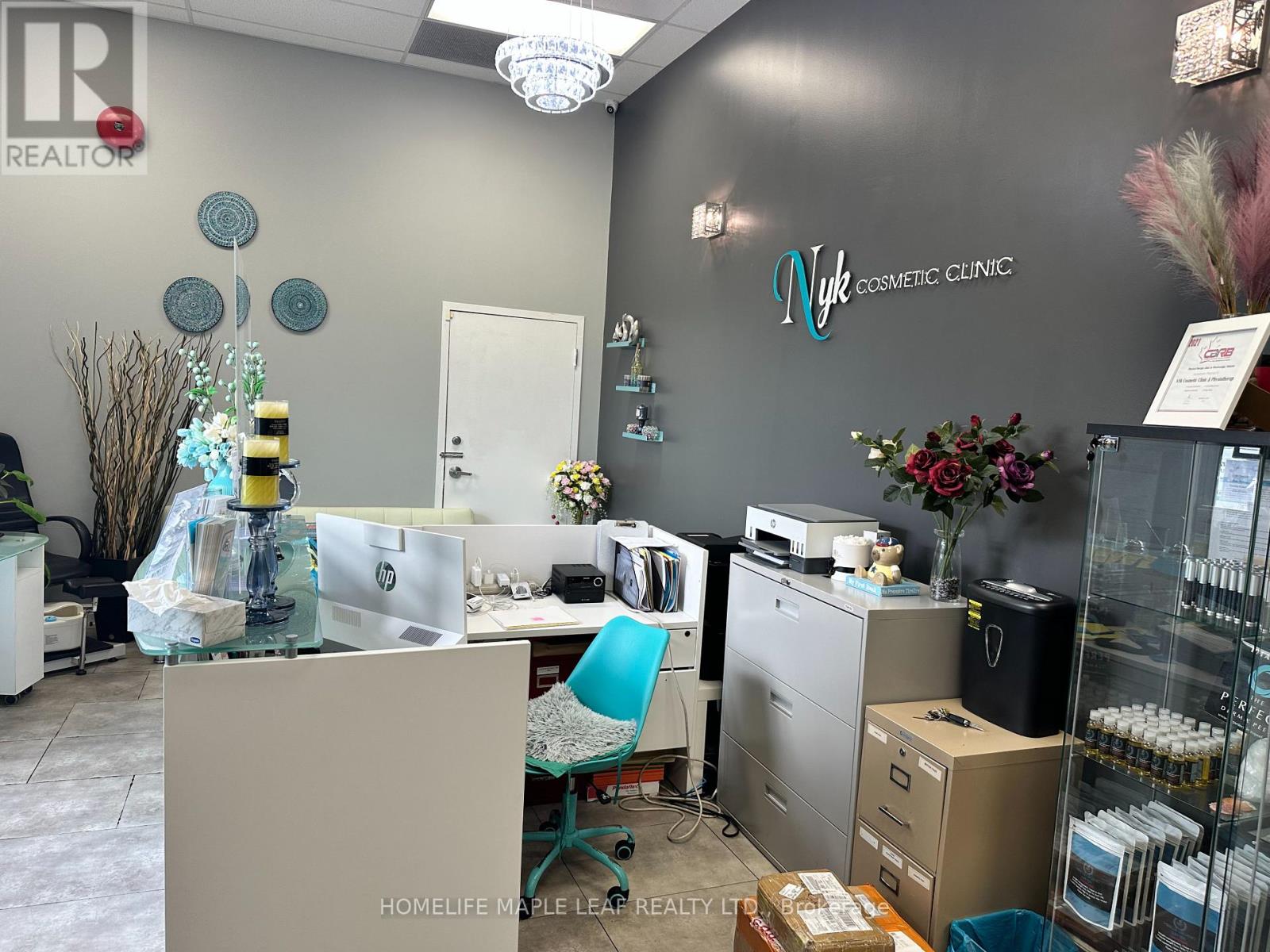 Photo 2 of 8 60 Dundas Street E, Mississauga ON