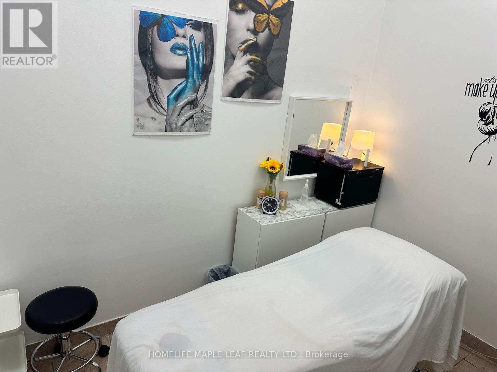 Photo 21 of 8 60 Dundas Street E, Mississauga ON