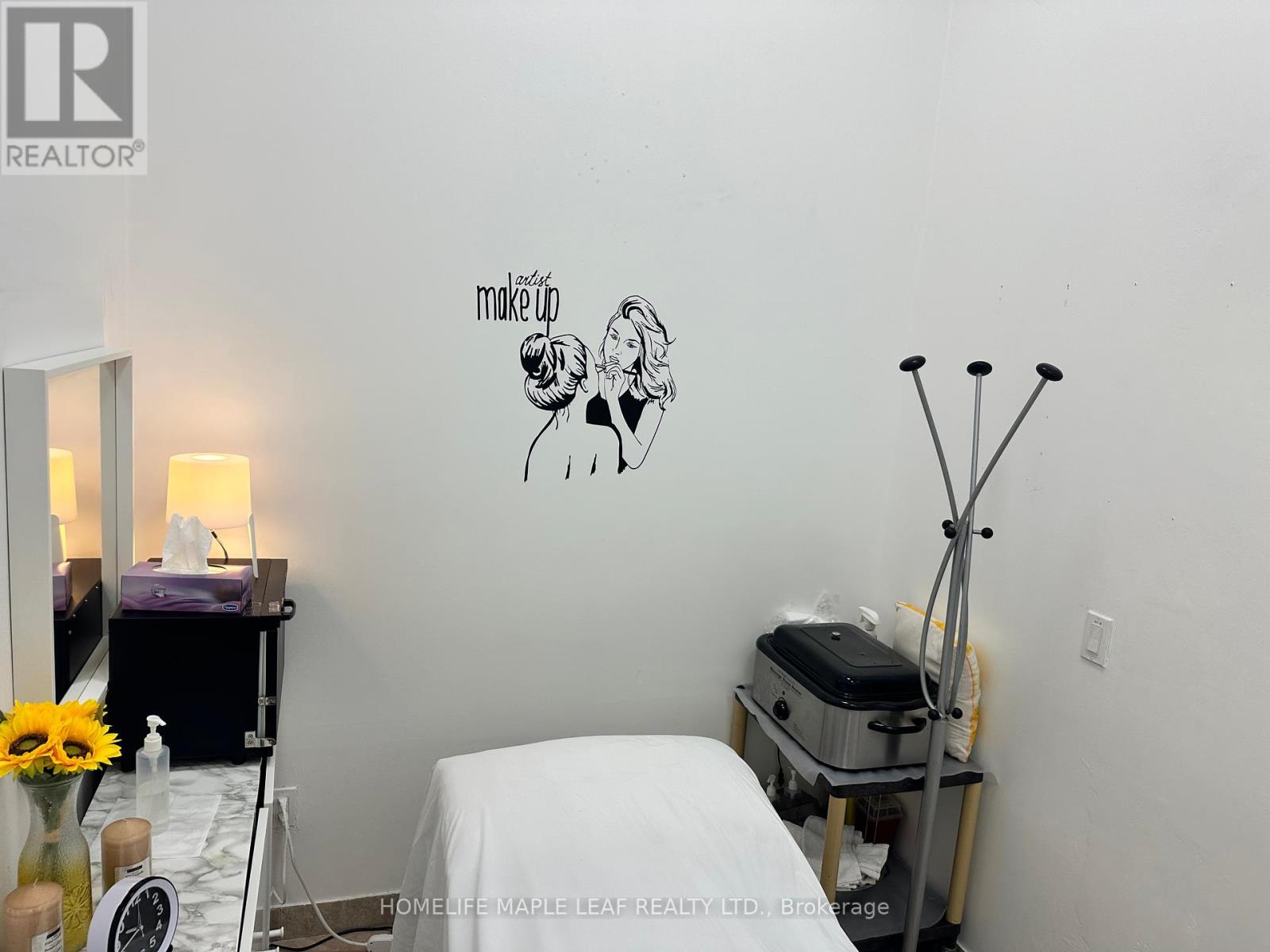 Photo 22 of 8 60 Dundas Street E, Mississauga ON