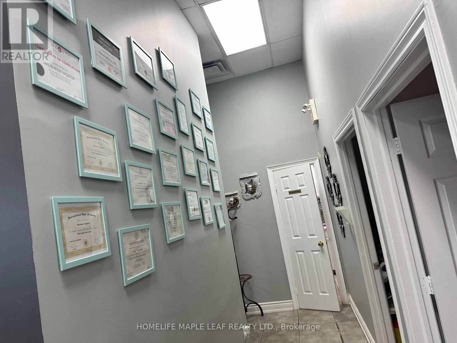 Photo 26 of 8 60 Dundas Street E, Mississauga ON