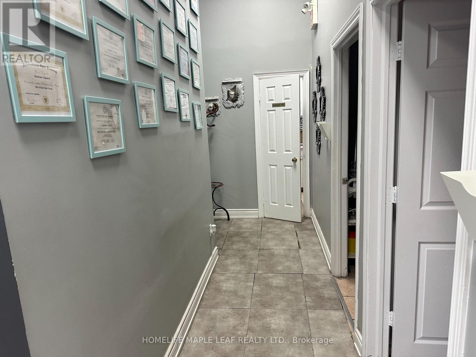 Photo 27 of 8 60 Dundas Street E, Mississauga ON