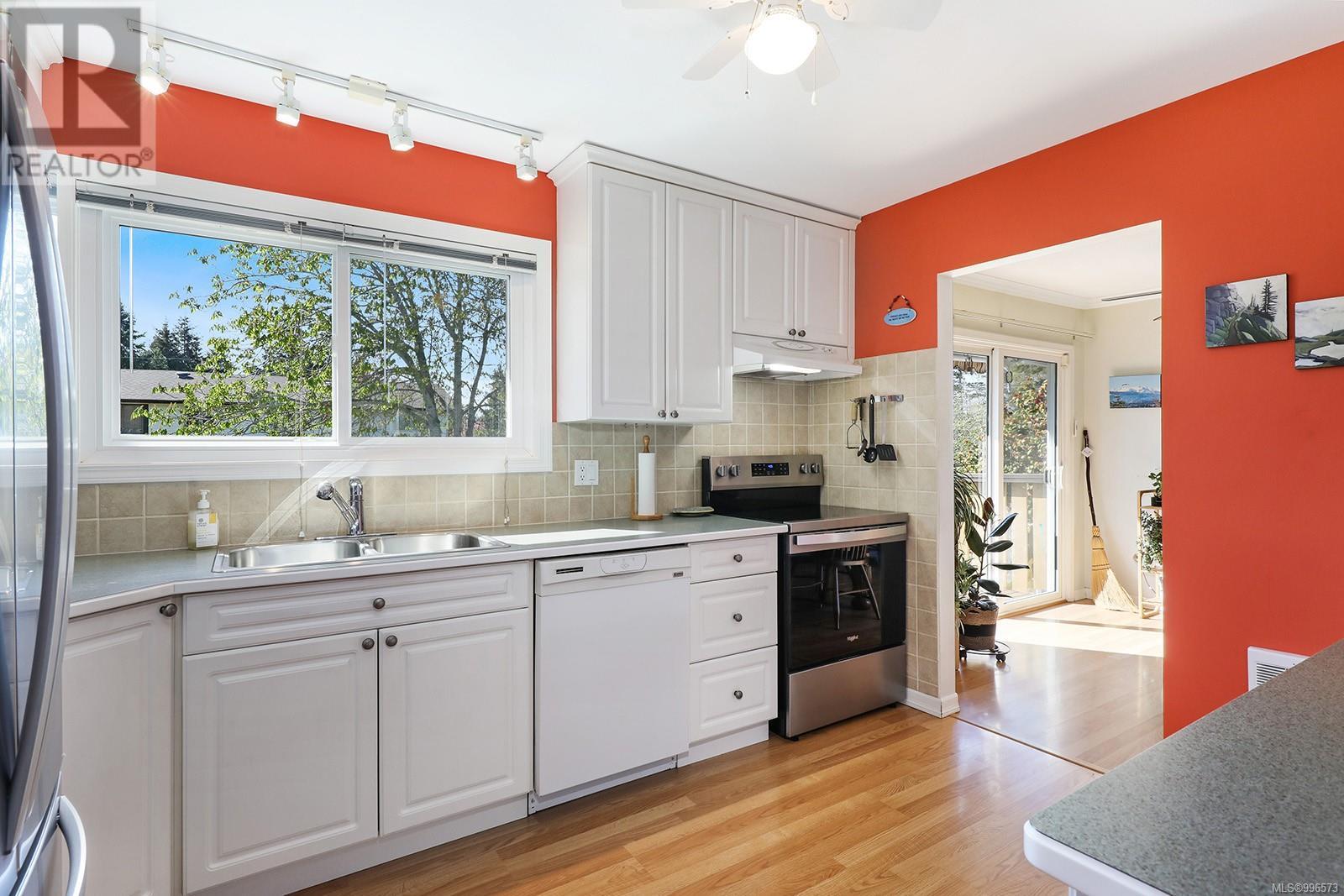 667 Torrence Rd, Comox