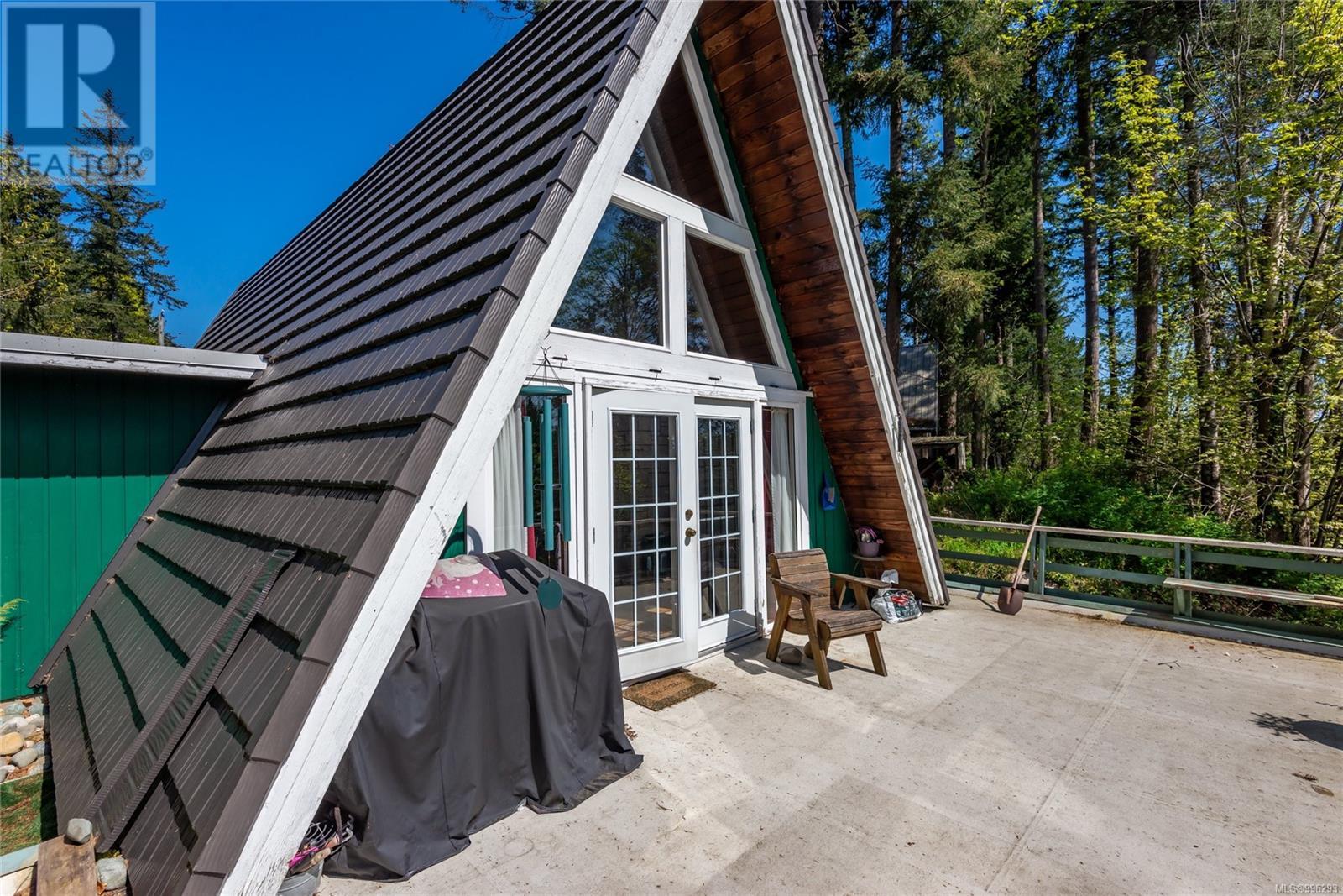 2323 Steelhead Rd, Campbell River