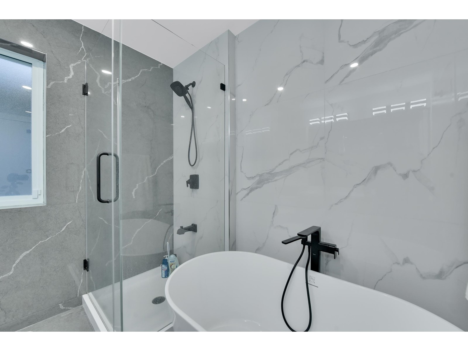 15436 GOGGS AVENUE, White Rock real estate listing R2993930