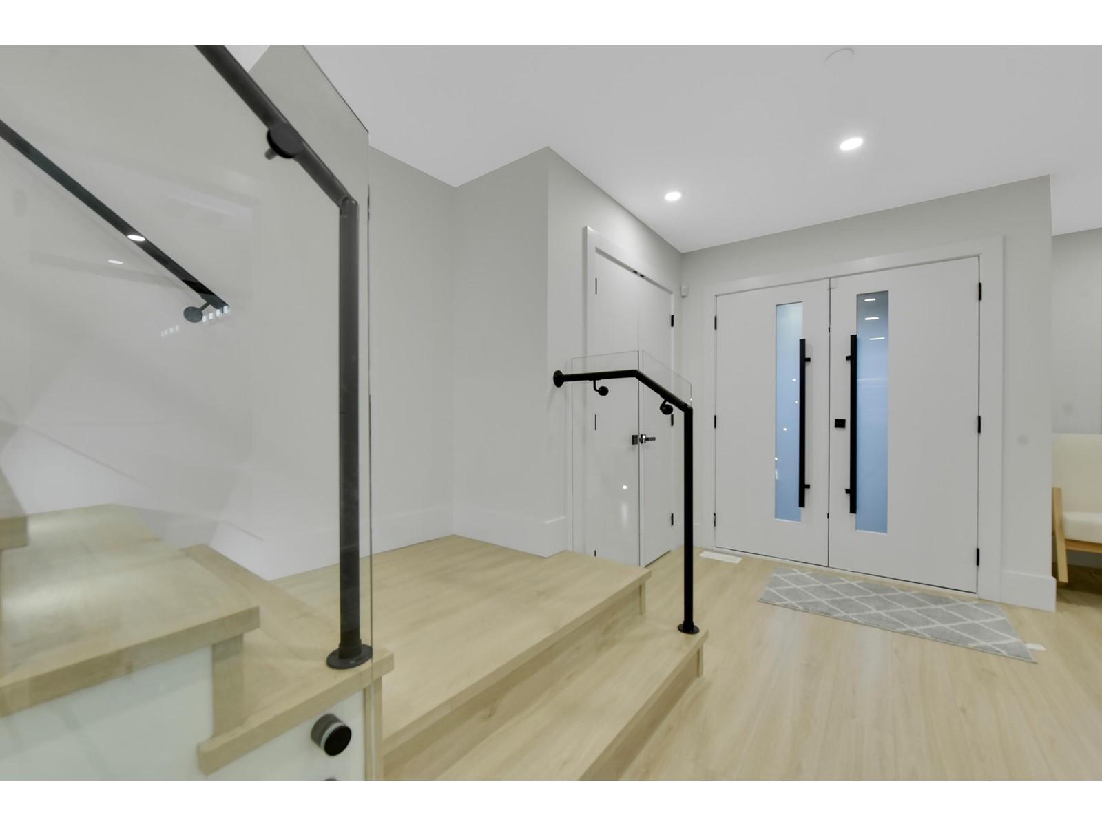 15436 GOGGS AVENUE, White Rock real estate listing R2993930