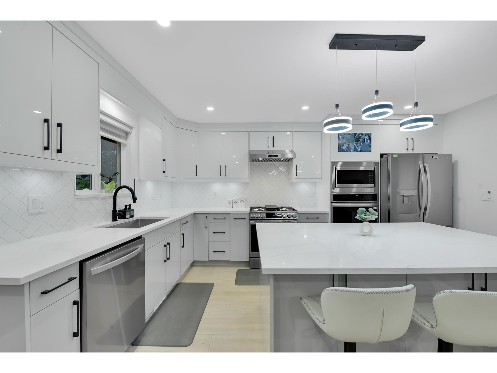 15436 GOGGS AVENUE, White Rock real estate listing R2993930