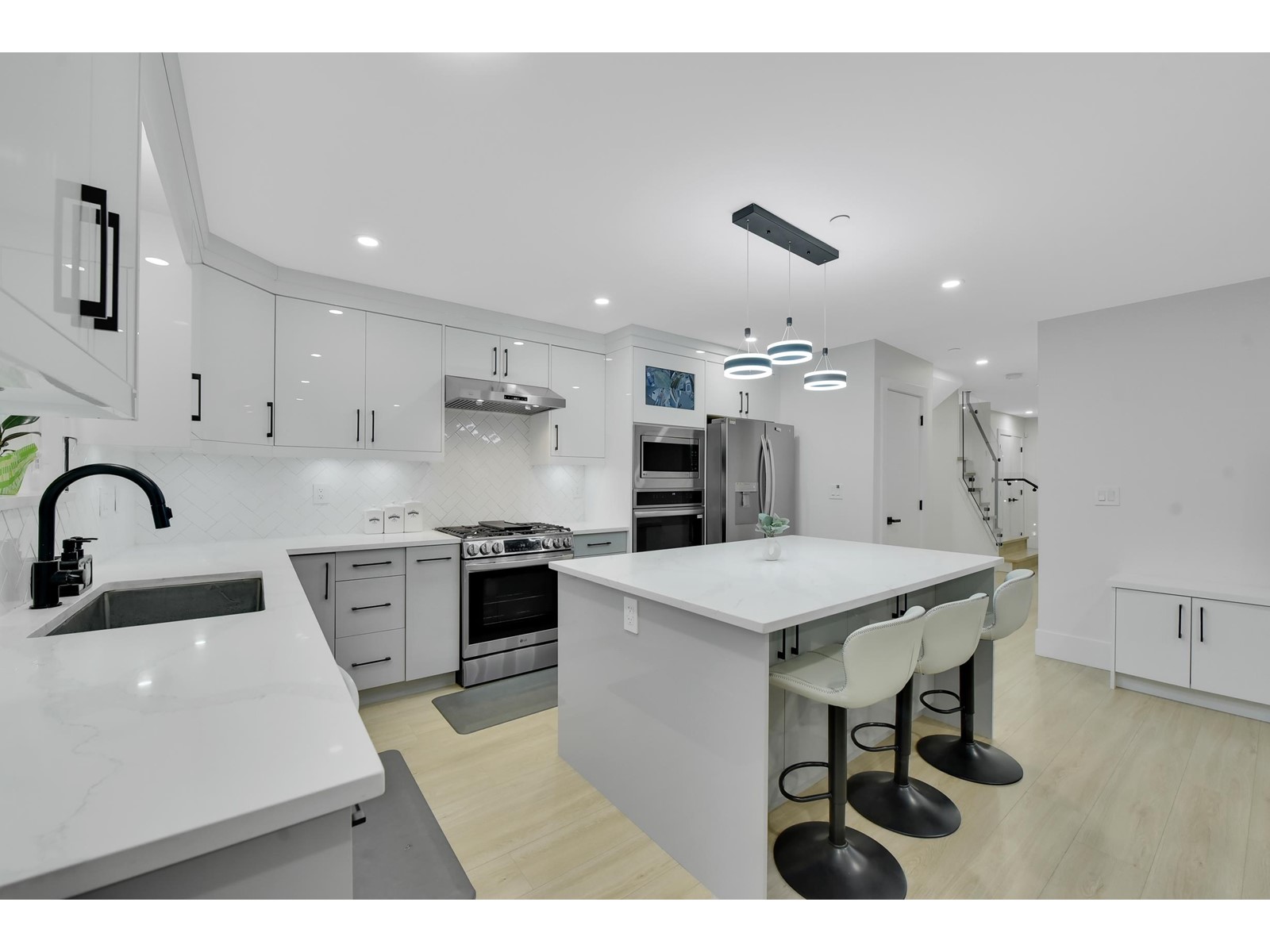 15436 GOGGS AVENUE, White Rock real estate listing R2993930