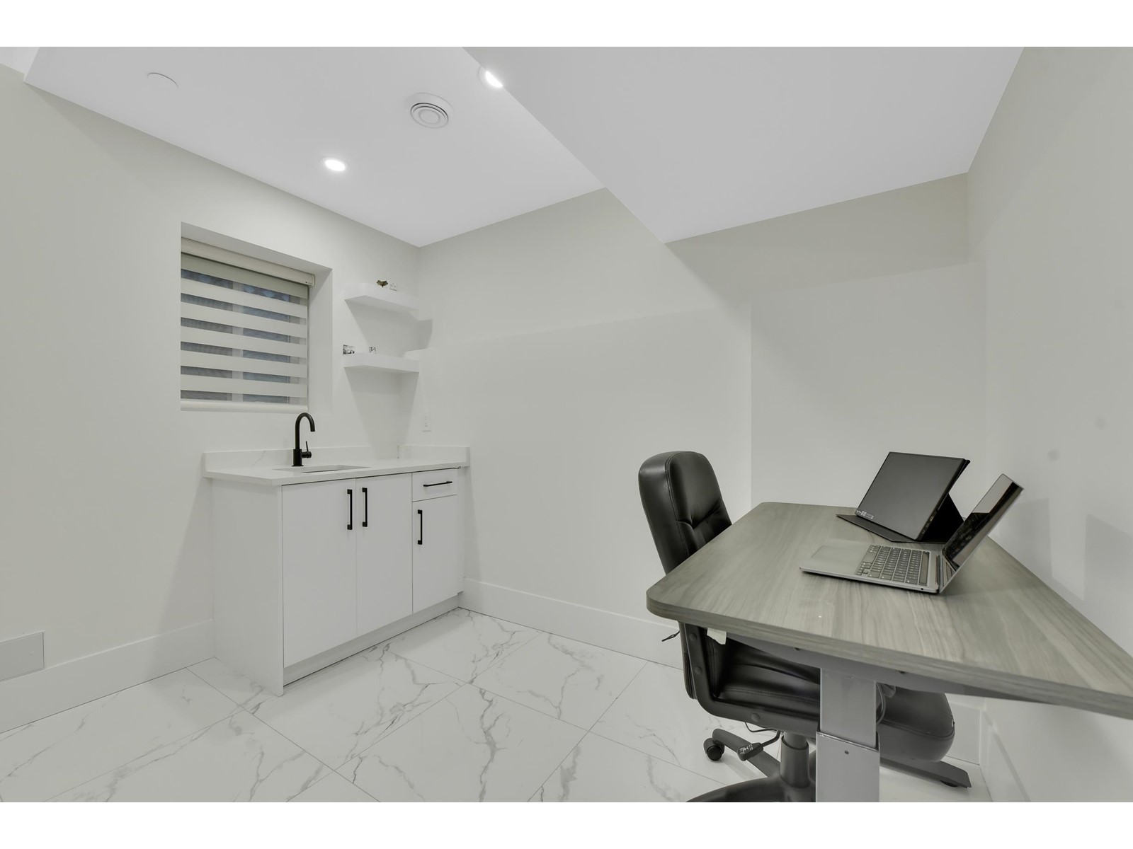 15436 GOGGS AVENUE, White Rock real estate listing R2993930