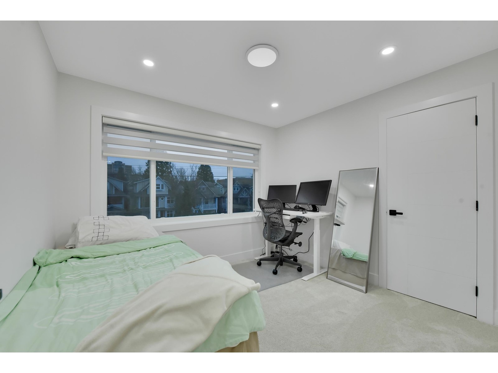 15436 GOGGS AVENUE, White Rock real estate listing R2993930