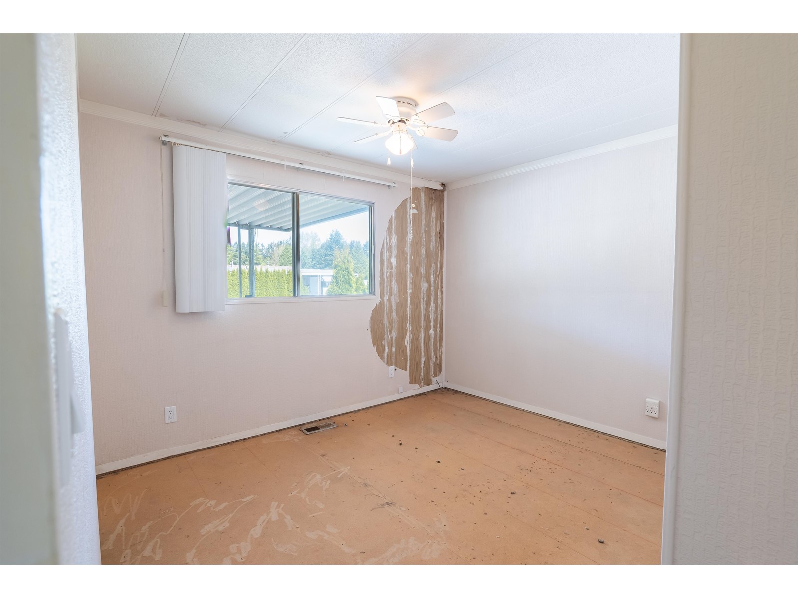 Photo 12 of 15 1840 160 Street, Surrey BC