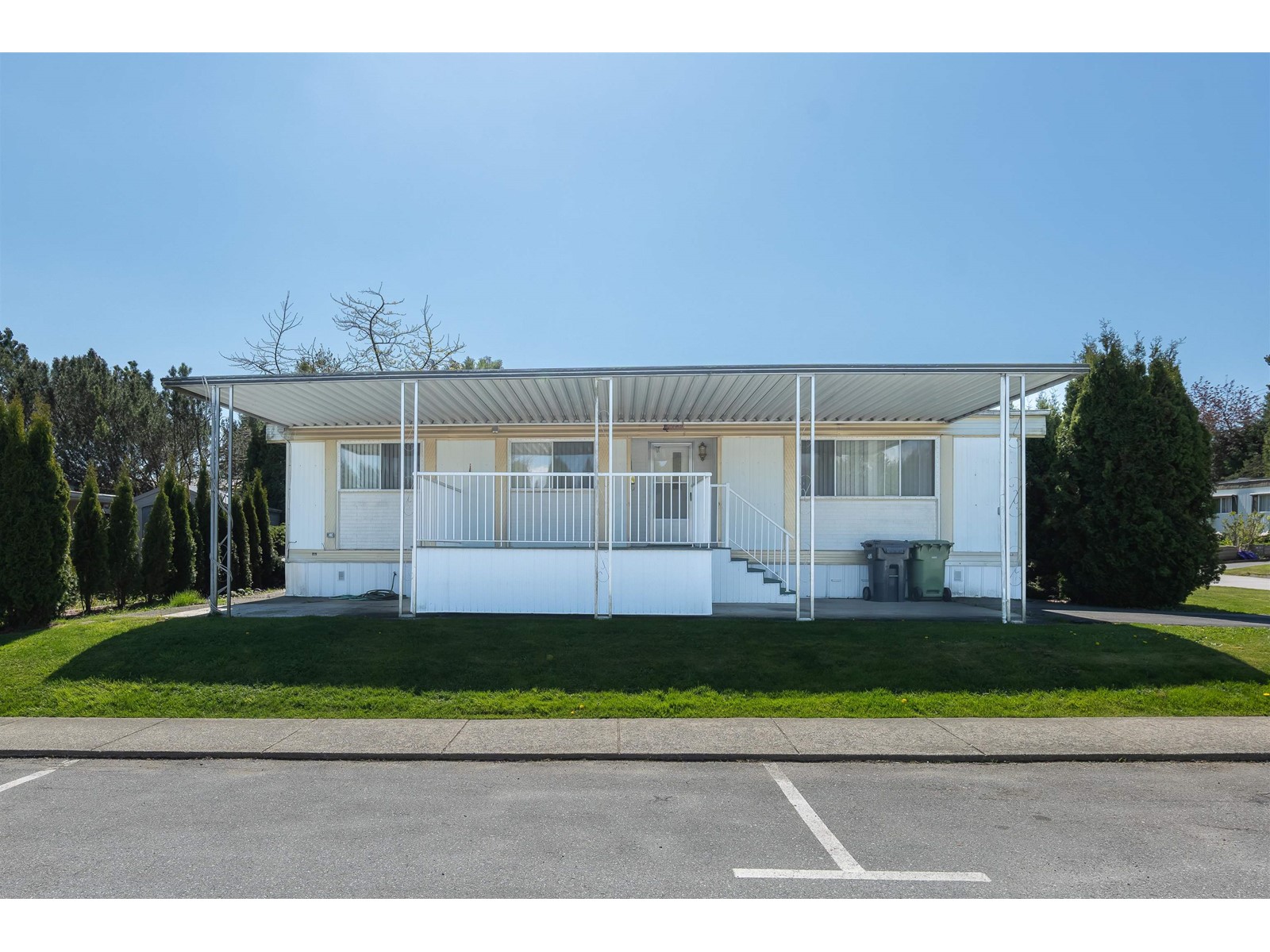 Photo 3 of 15 1840 160 Street, Surrey BC