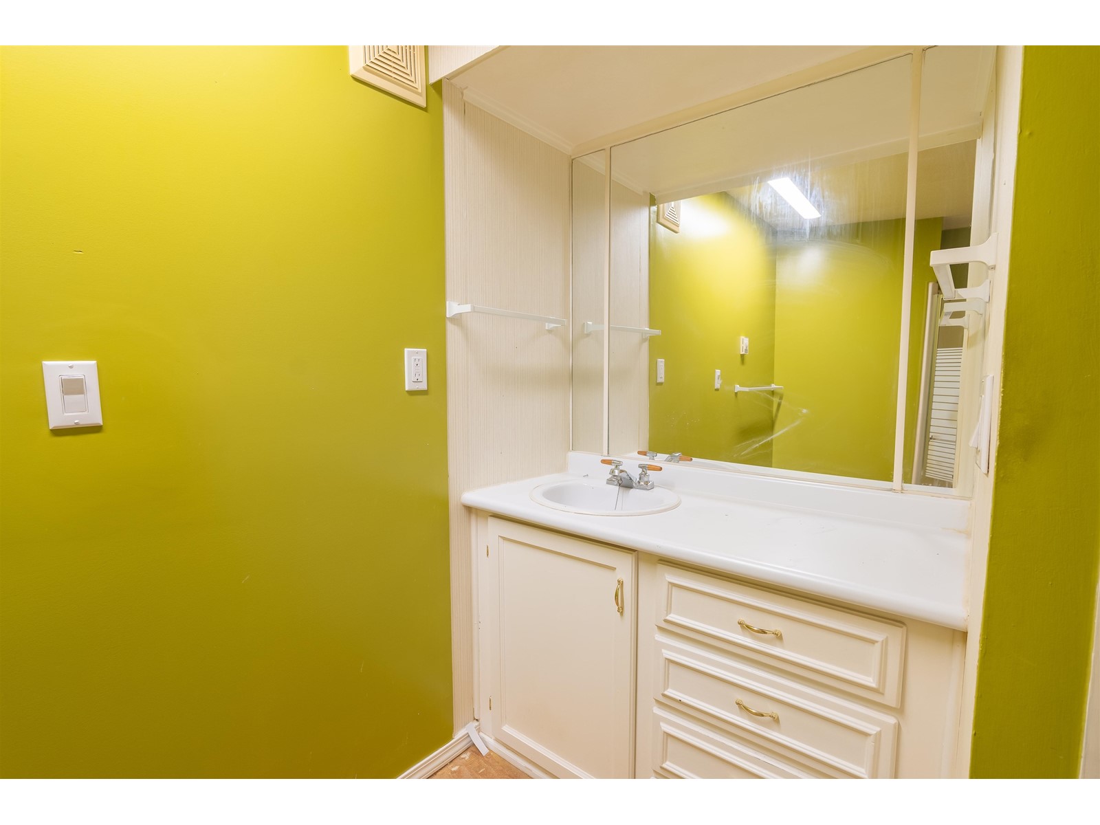 Photo 13 of 15 1840 160 Street, Surrey BC