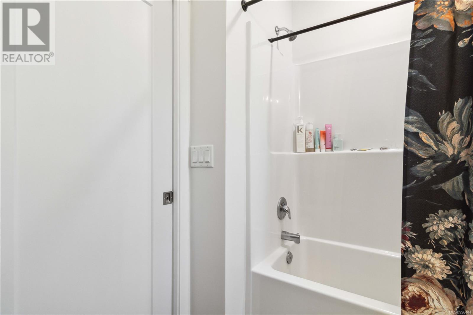 504 747 Old Place Road, Central Saanich
