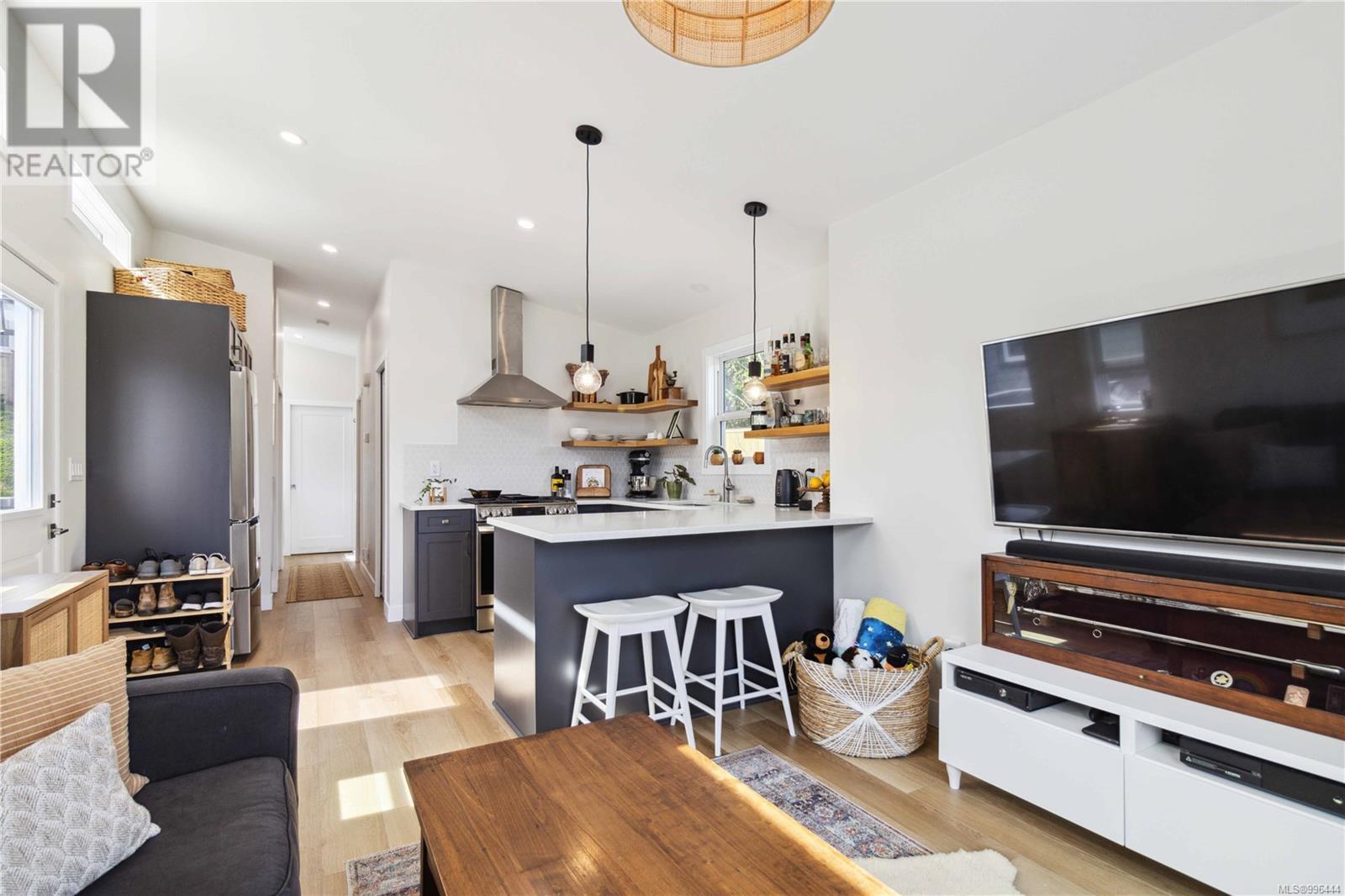 504 747 Old Place Road, Central Saanich