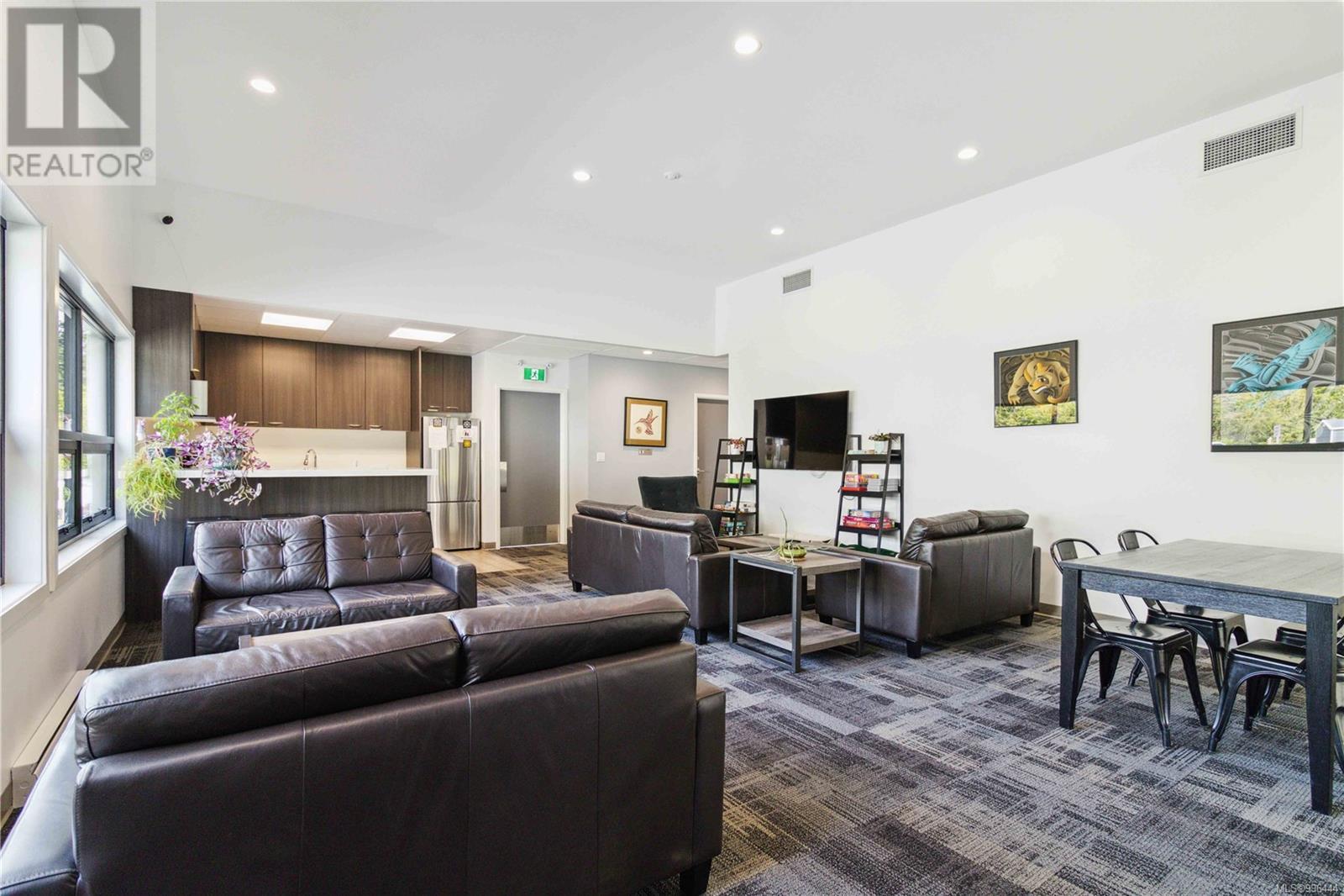 504 747 Old Place Road, Central Saanich