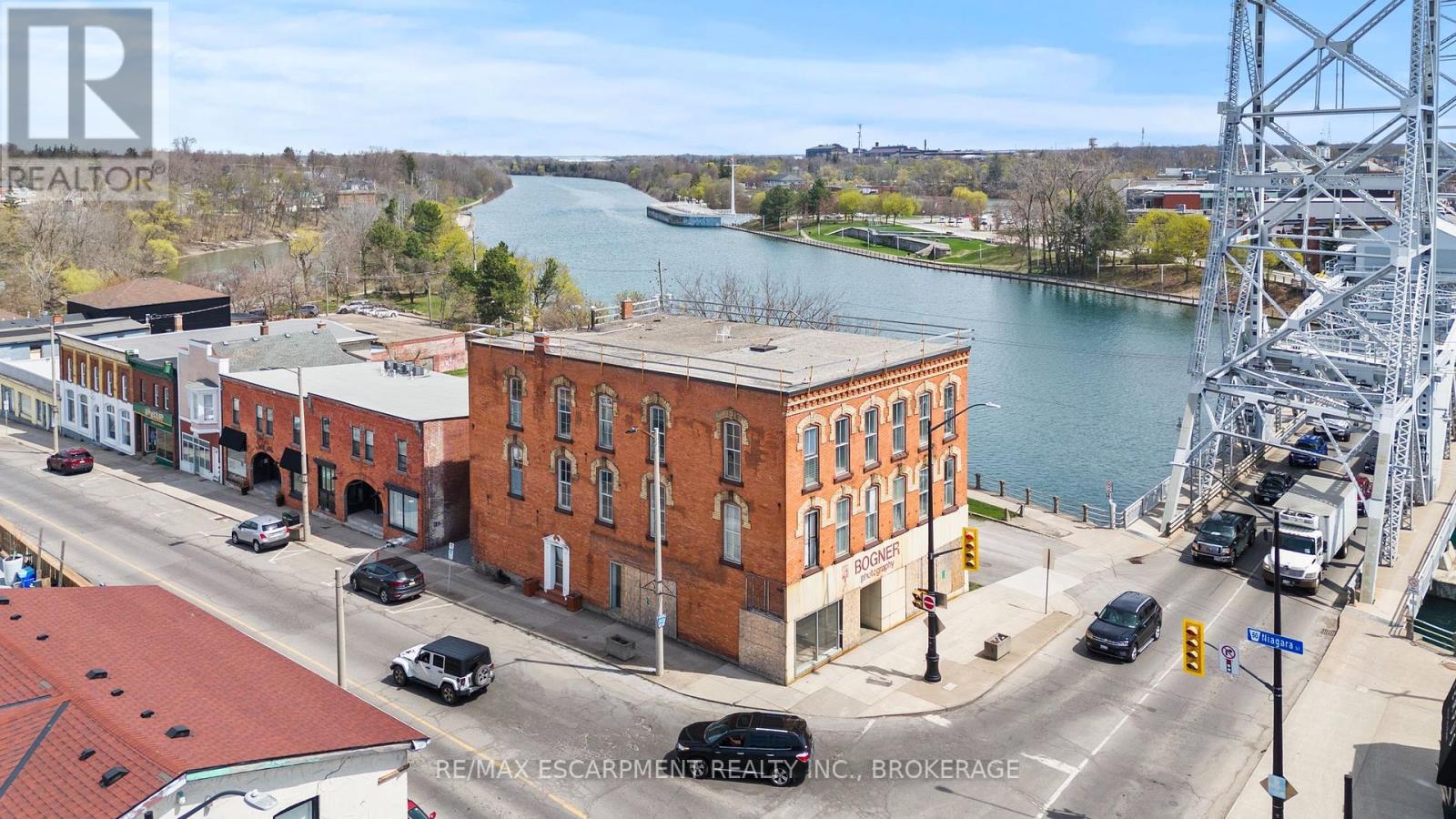 Photo 11 of 28 West Main Street, Welland ON