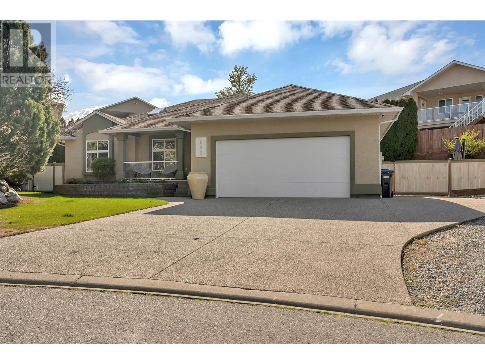 690 CORBITT Drive, Penticton