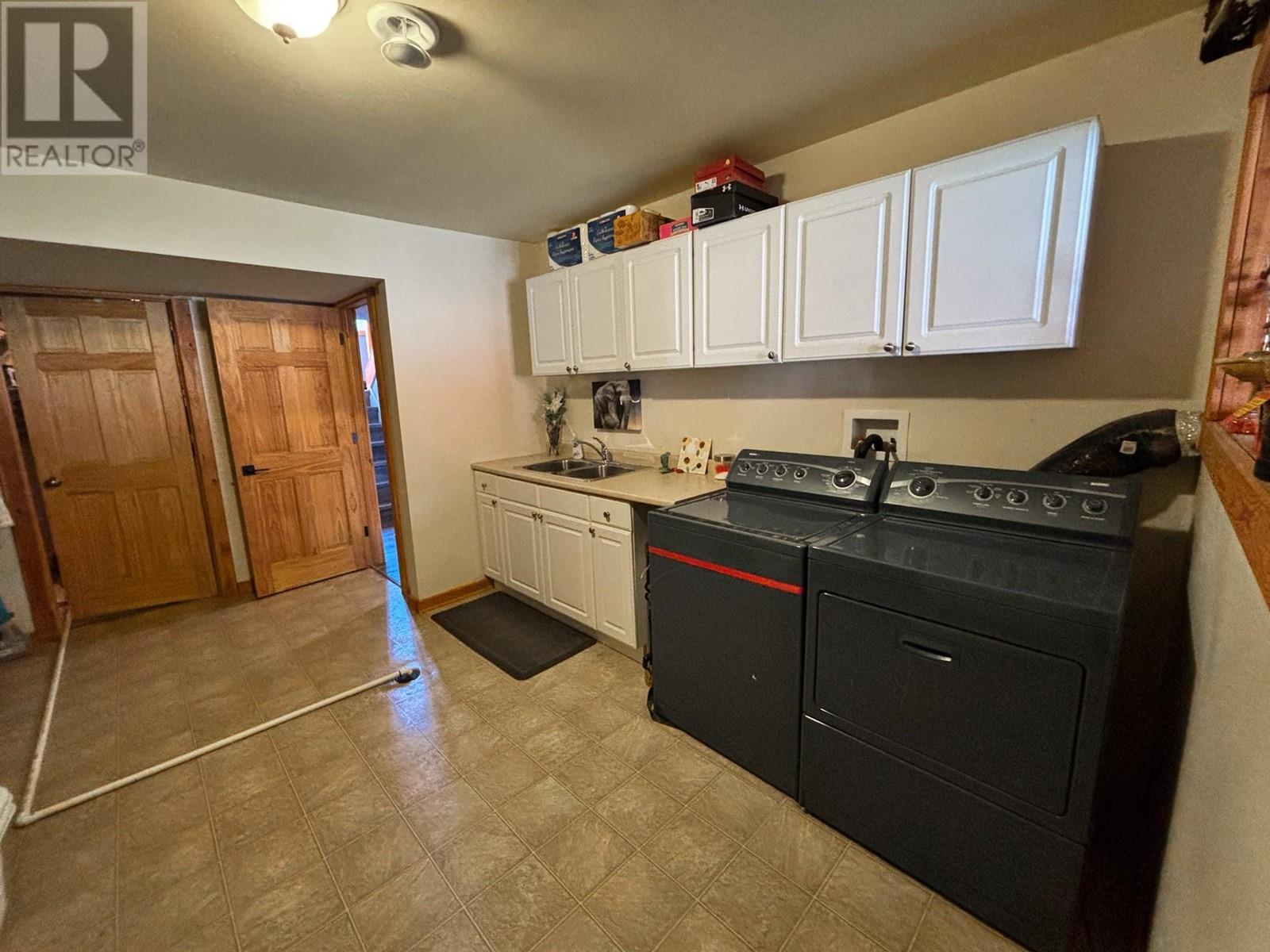 5729 Columbia Road, Edgewater