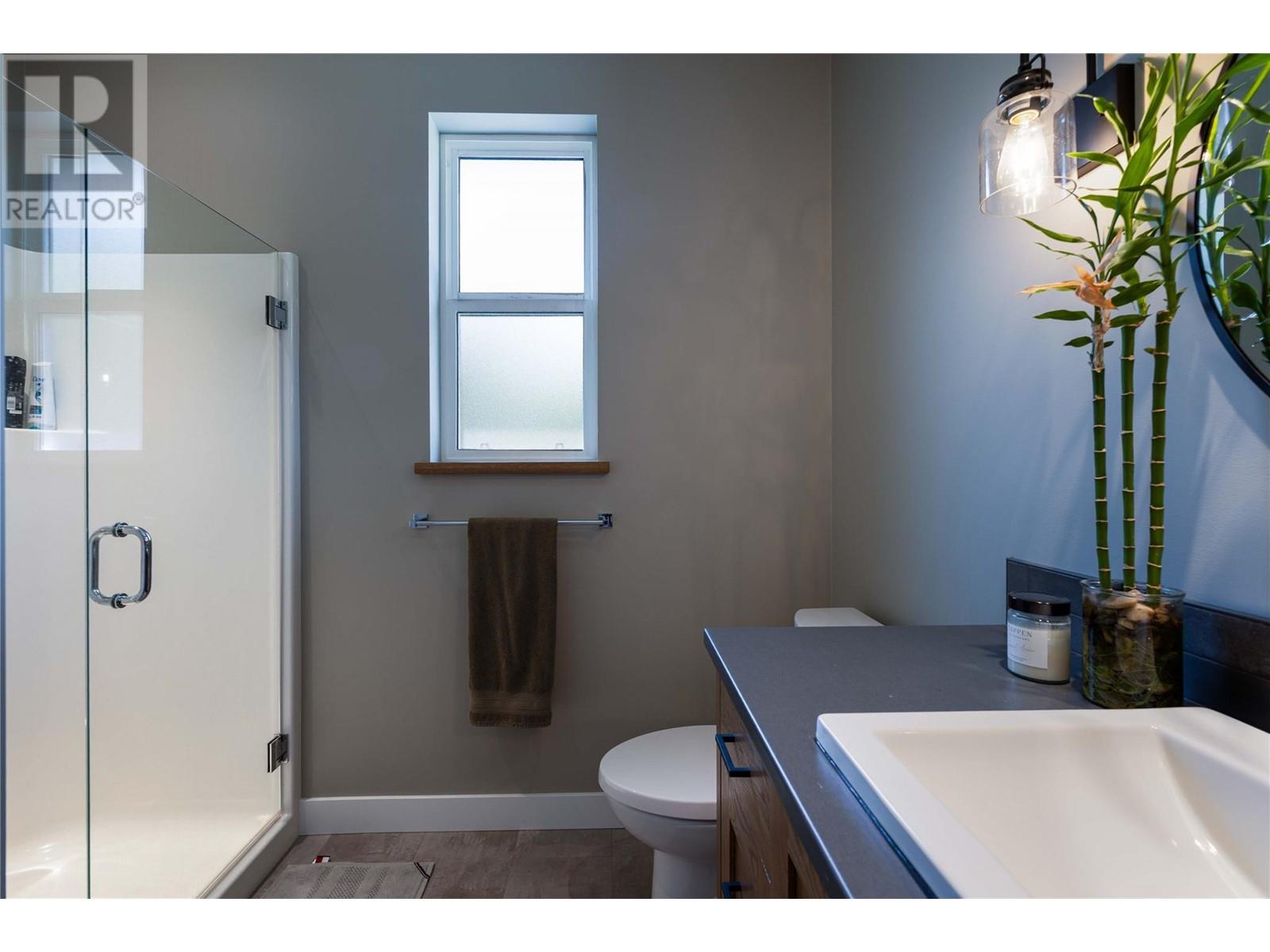 Photo 12 of 6400 1 Avenue Nw, Salmon Arm BC