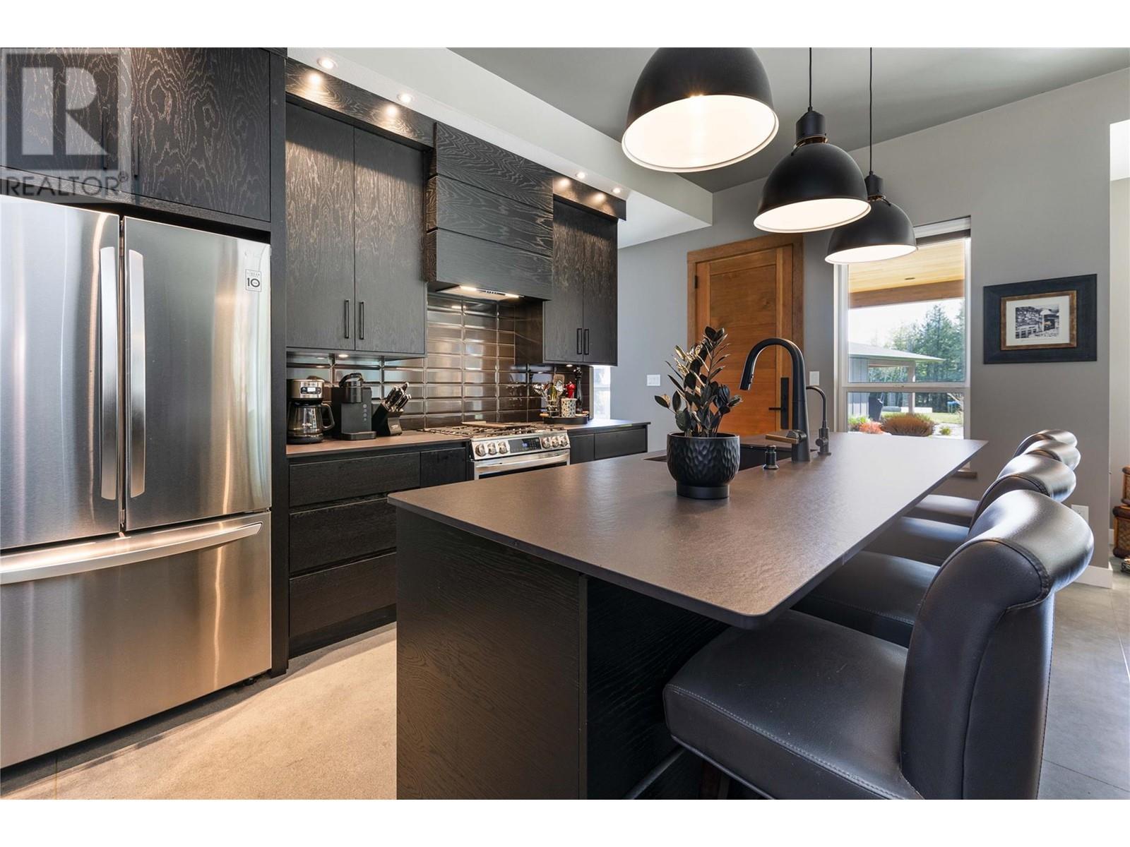Photo 11 of 6400 1 Avenue Nw, Salmon Arm BC