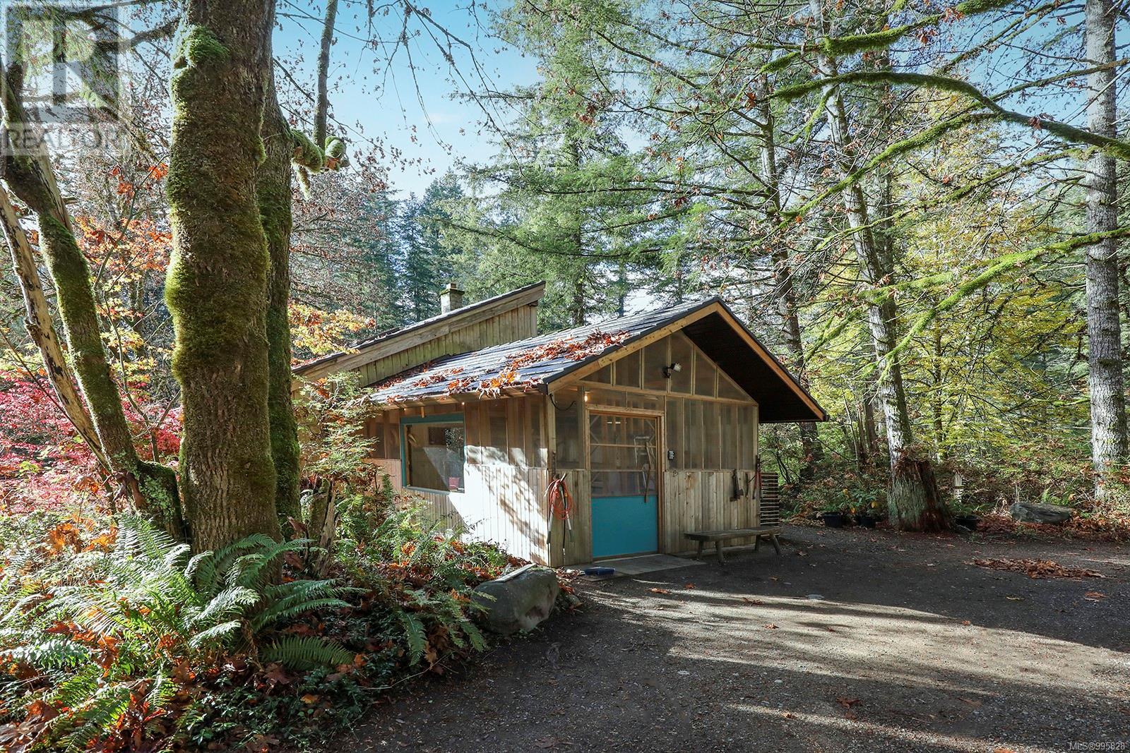 6218 Michaels Dr, Courtenay