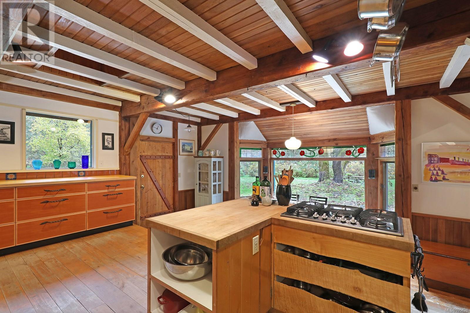 6218 Michaels Dr, Courtenay