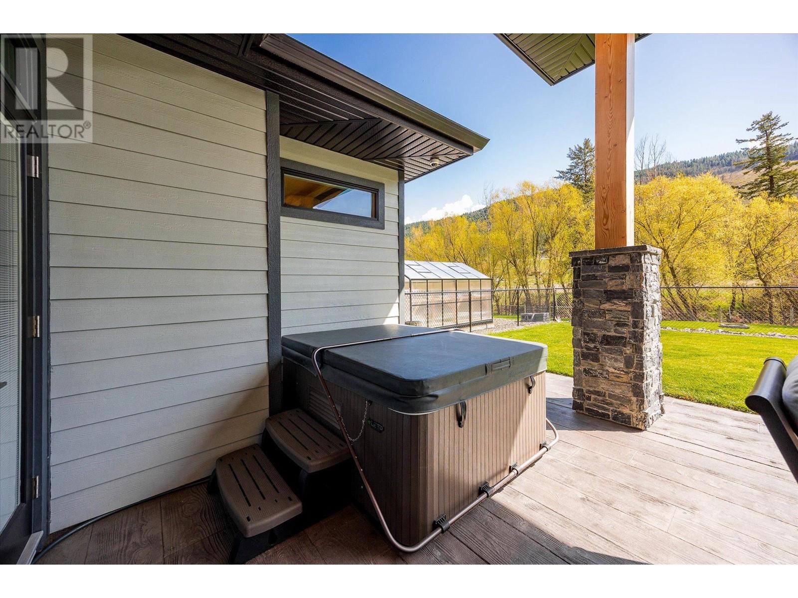 7260 Highway 6, Coldstream