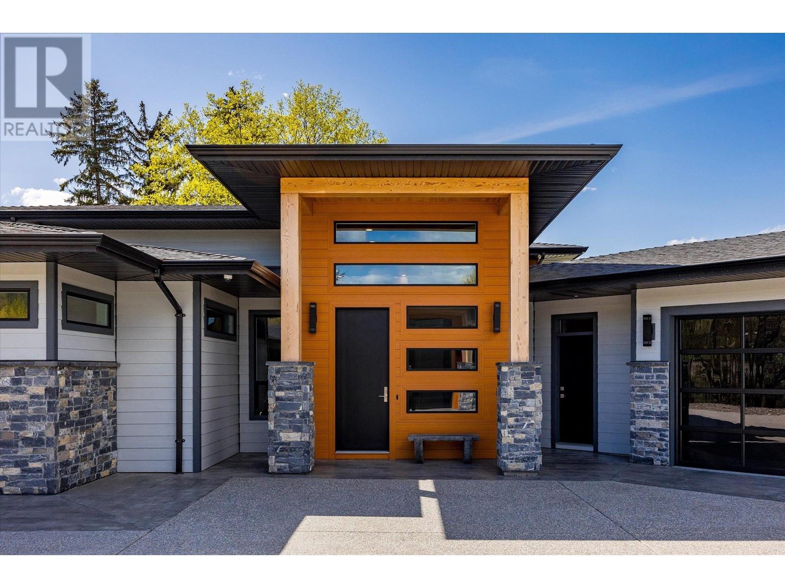 7260 Highway 6, Coldstream