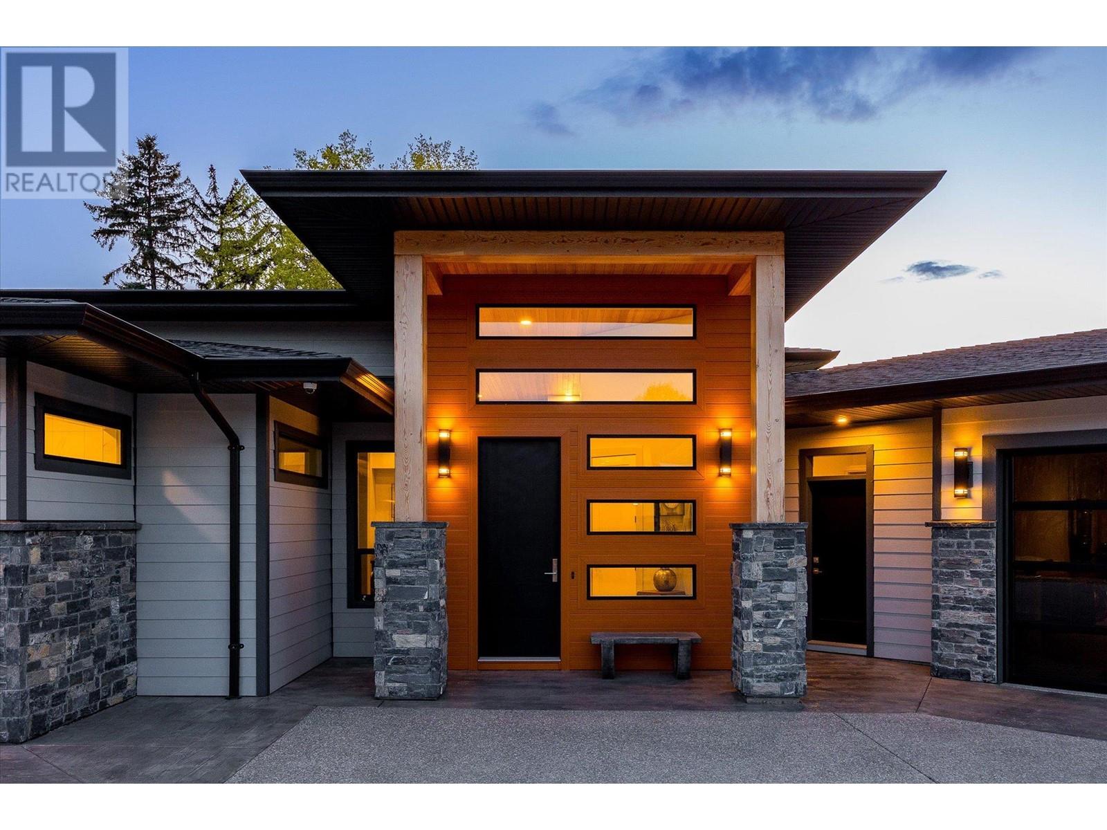7260 Highway 6, Coldstream