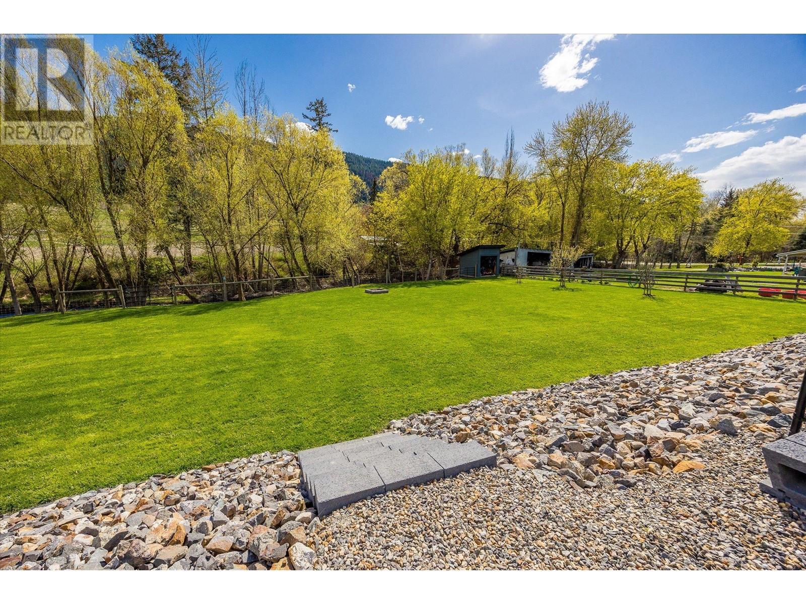 7260 Highway 6, Coldstream