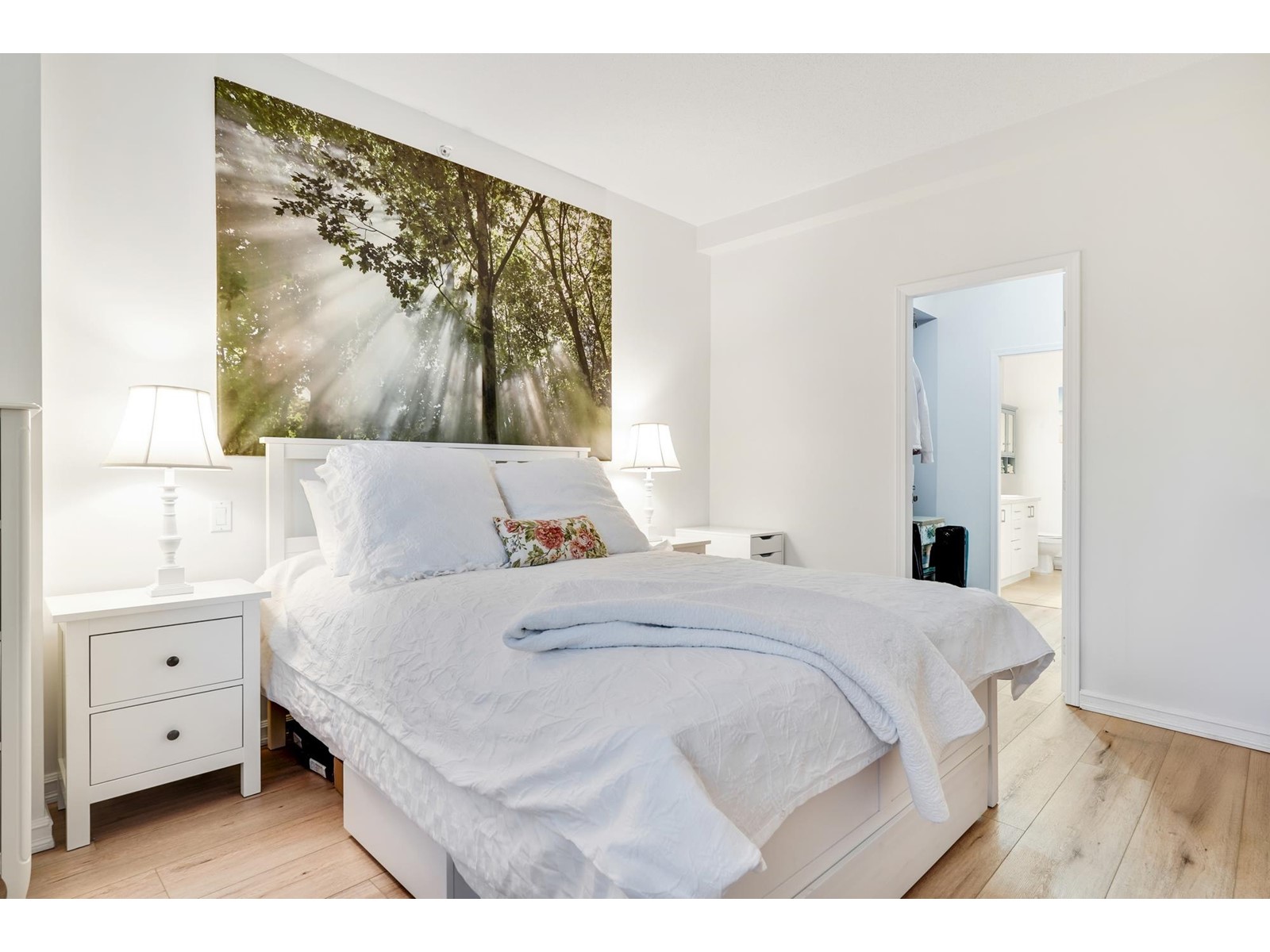 102 1580 MARTIN STREET, White Rock