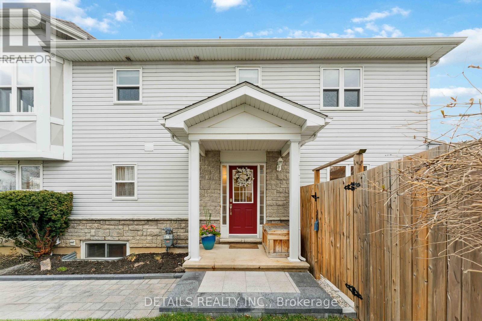 162 Goldridge Dr - Entrance