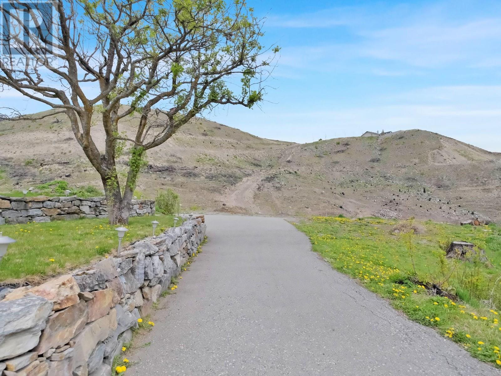  716 Petterson Road, West Kelowna
