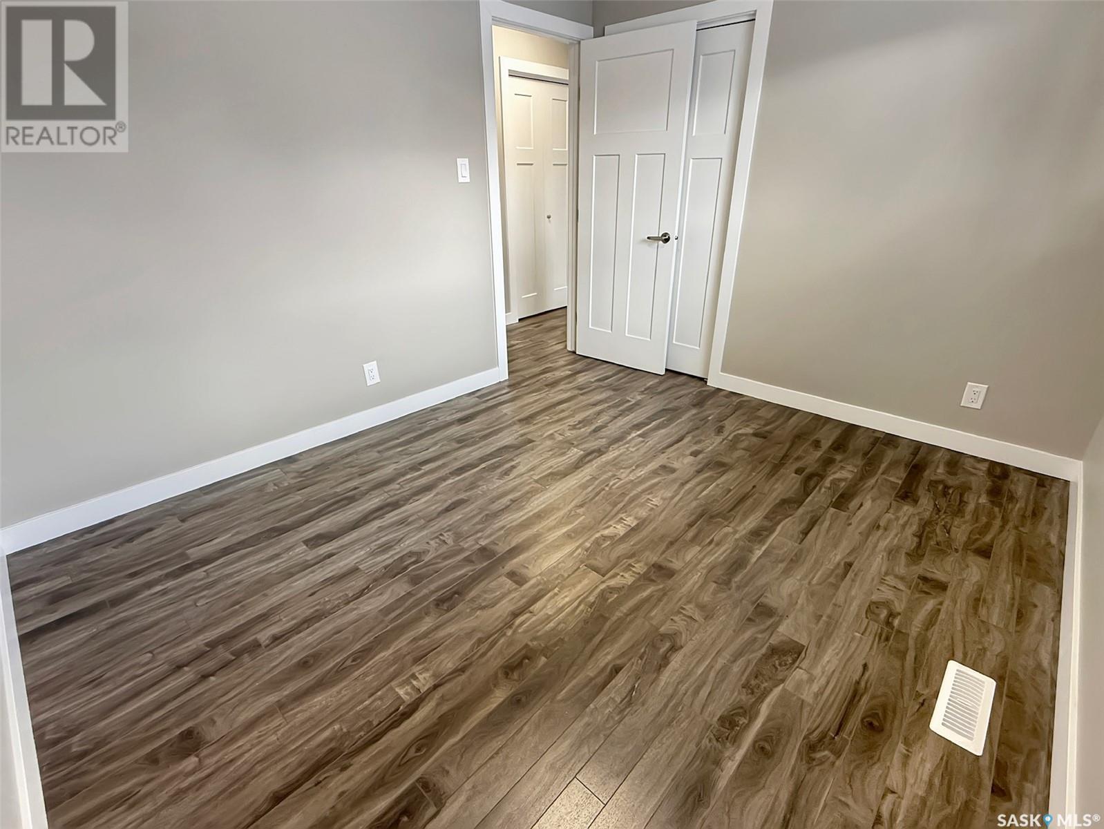 Single Family House Bungalow for Sale in  Vance AVENUE NE Swift Current 