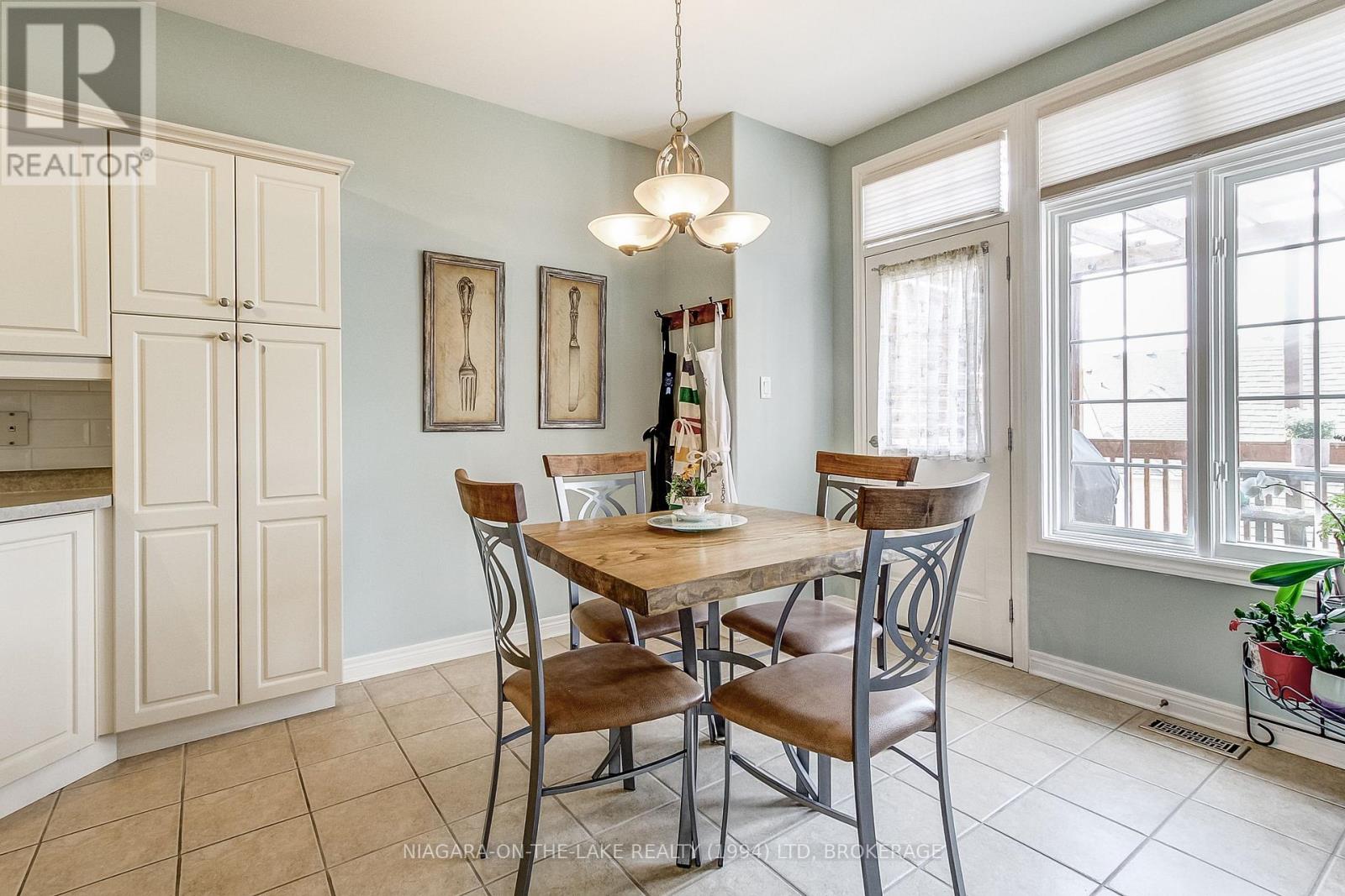Photo 12 of 6274 Forest Ridge Drive, Niagara Falls ON