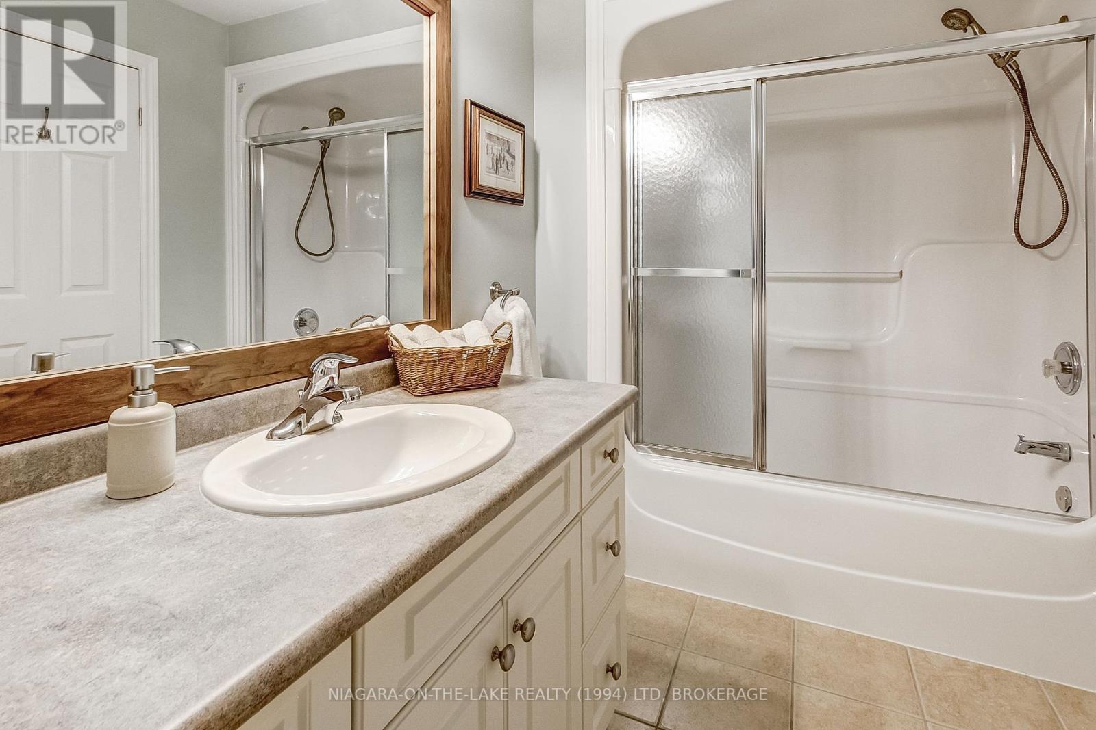 Photo 25 of 6274 Forest Ridge Drive, Niagara Falls ON