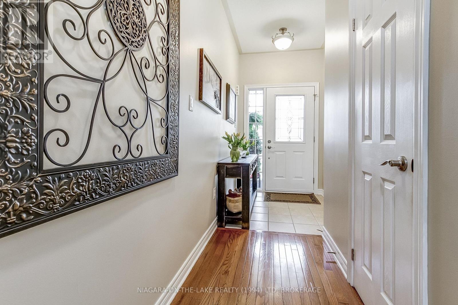 Photo 3 of 6274 Forest Ridge Drive, Niagara Falls ON