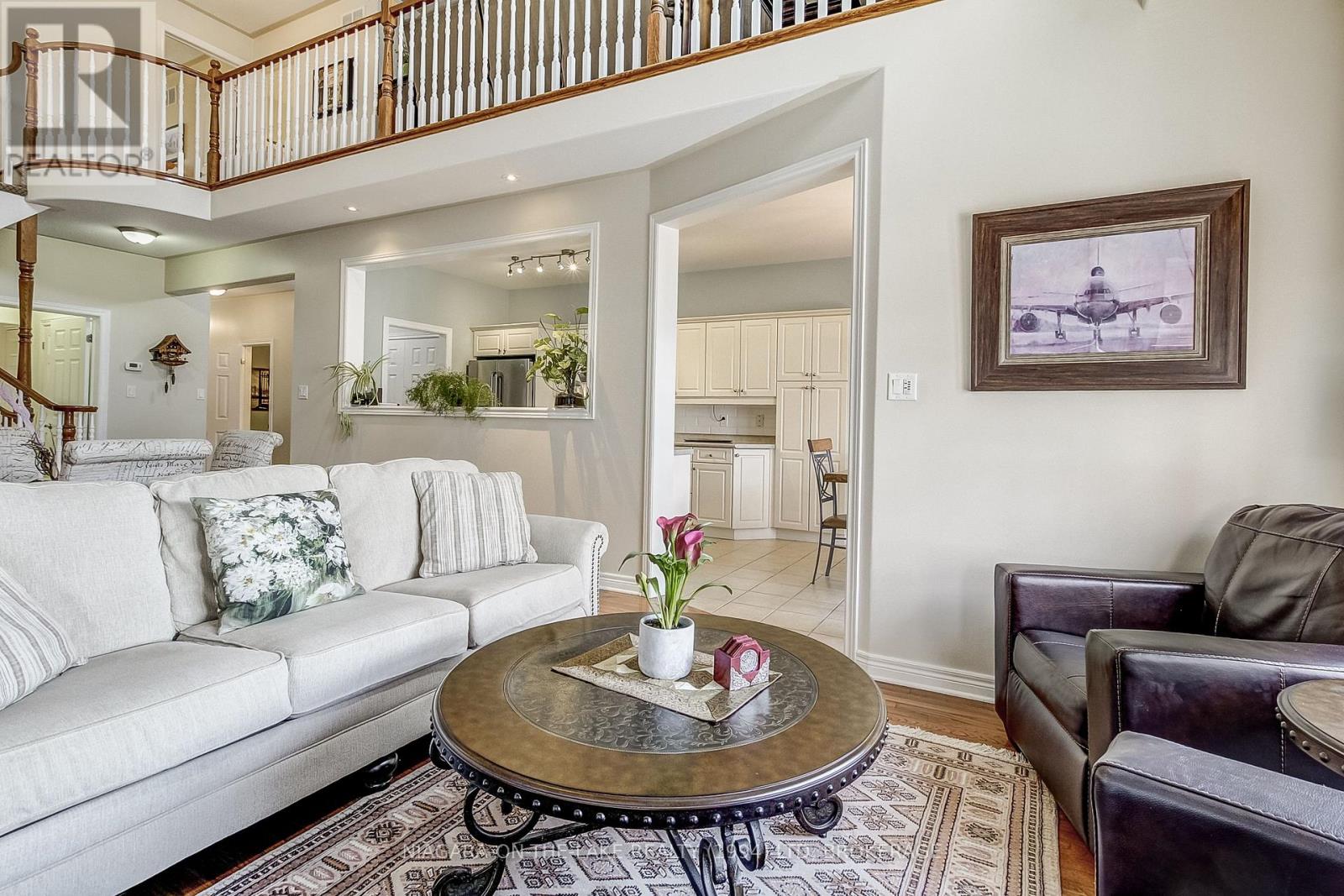 Photo 8 of 6274 Forest Ridge Drive, Niagara Falls ON