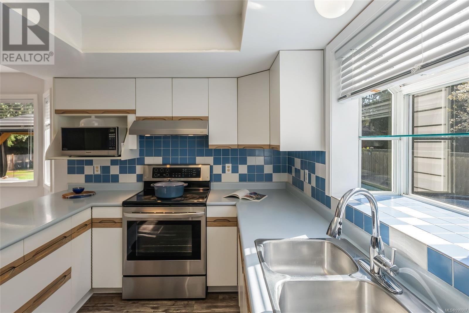 928 Ballenas Rd, Parksville real estate listing 996507