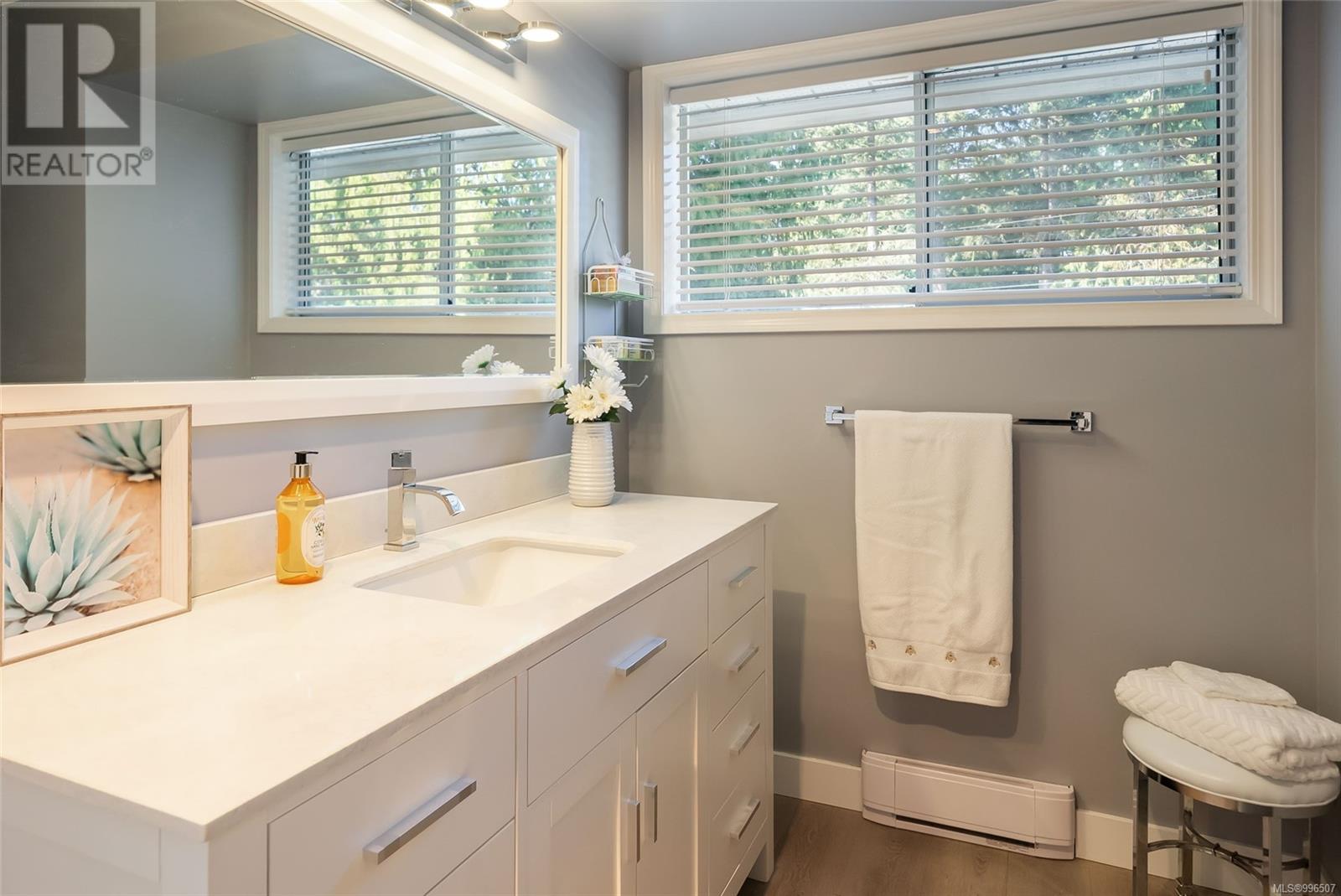 928 Ballenas Rd, Parksville real estate listing 996507