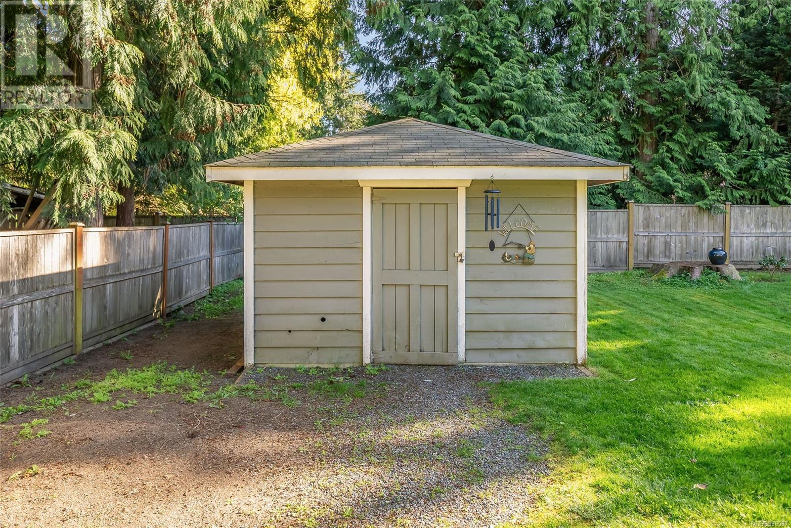 928 Ballenas Rd, Parksville