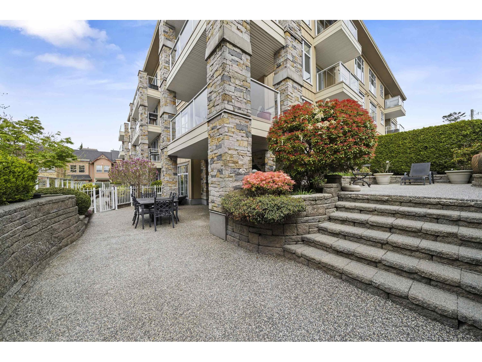 102 15164 PROSPECT AVENUE, White Rock