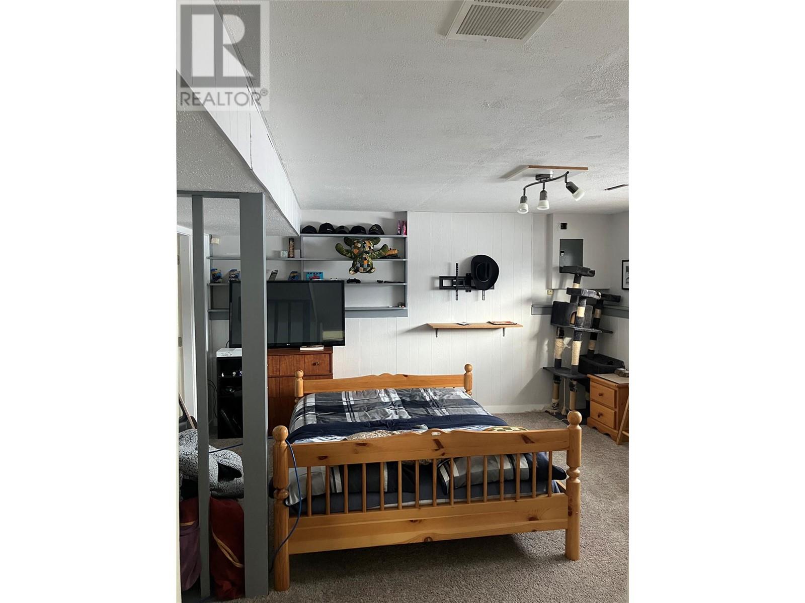 10 Beryl Drive, Logan Lake